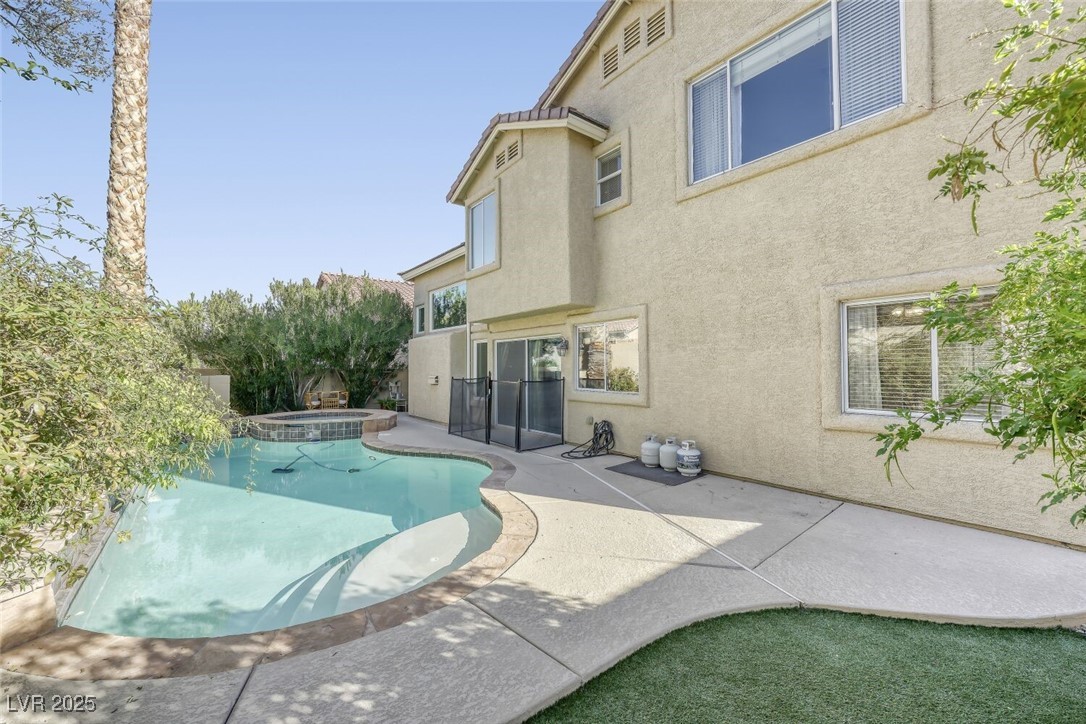 2412 La Sierra Street