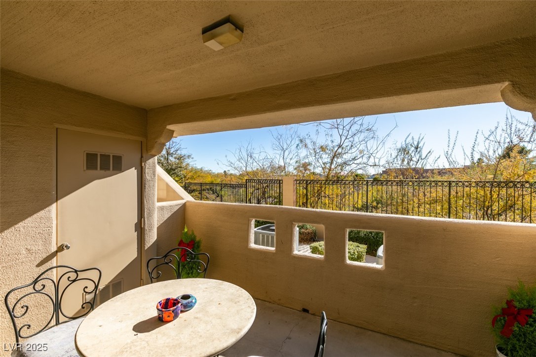 1901 Villa Palms Court 103