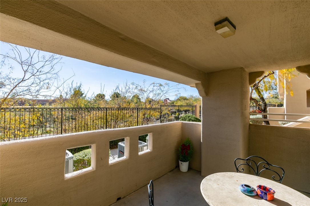 1901 Villa Palms Court 103