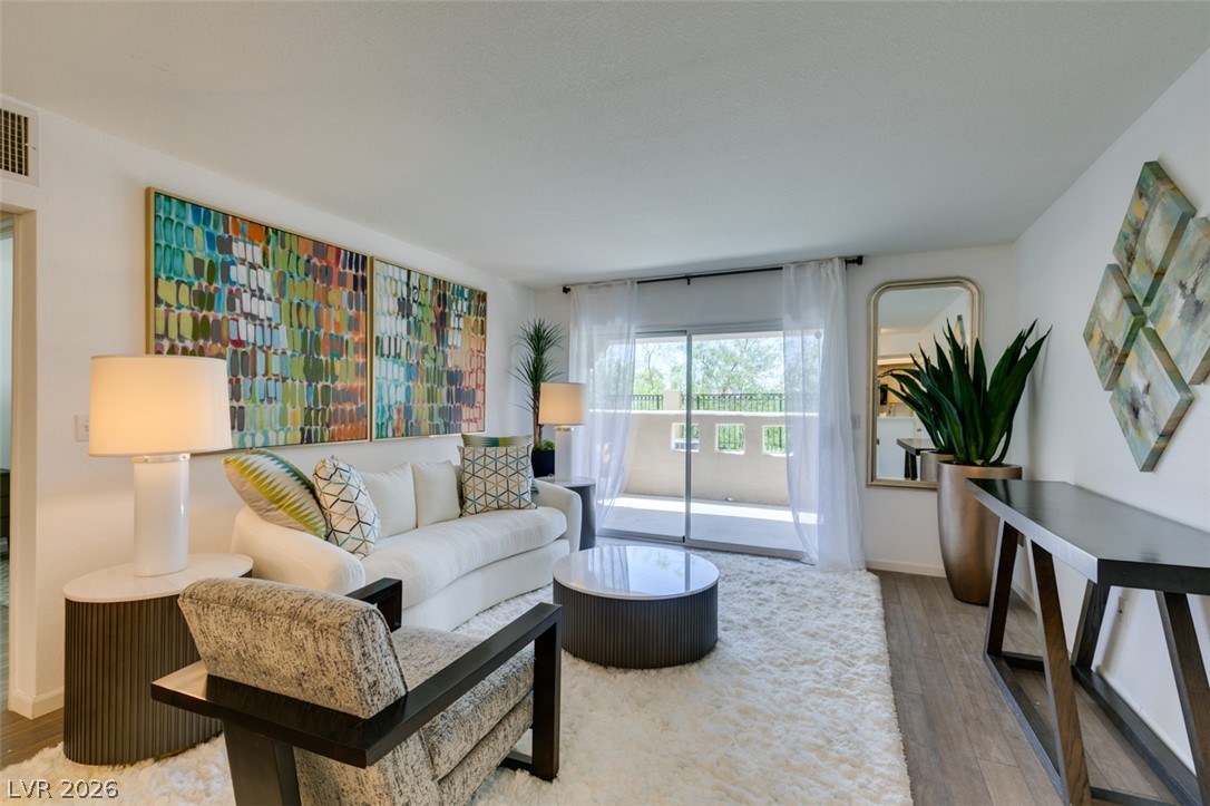 1901 Villa Palms Court 103