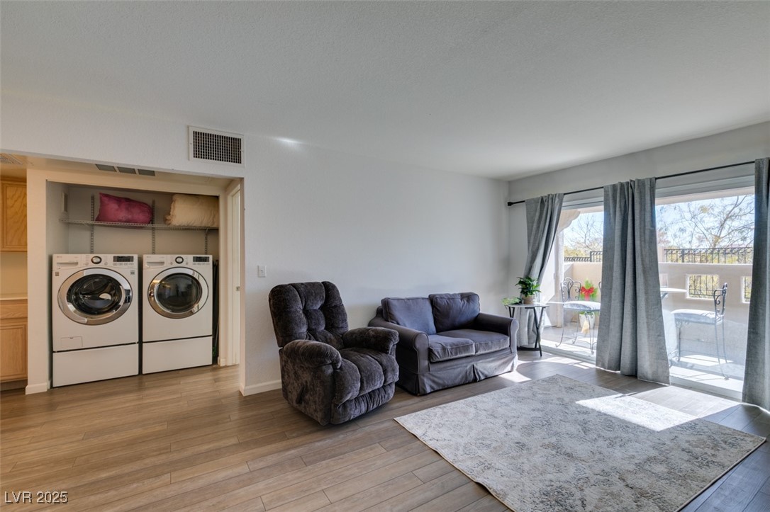 1901 Villa Palms Court 103