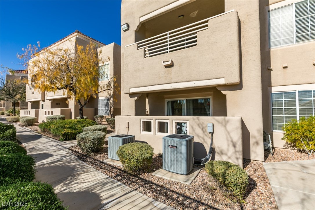 1901 Villa Palms Court 103