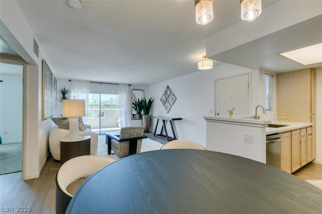 1901 Villa Palms Court 103