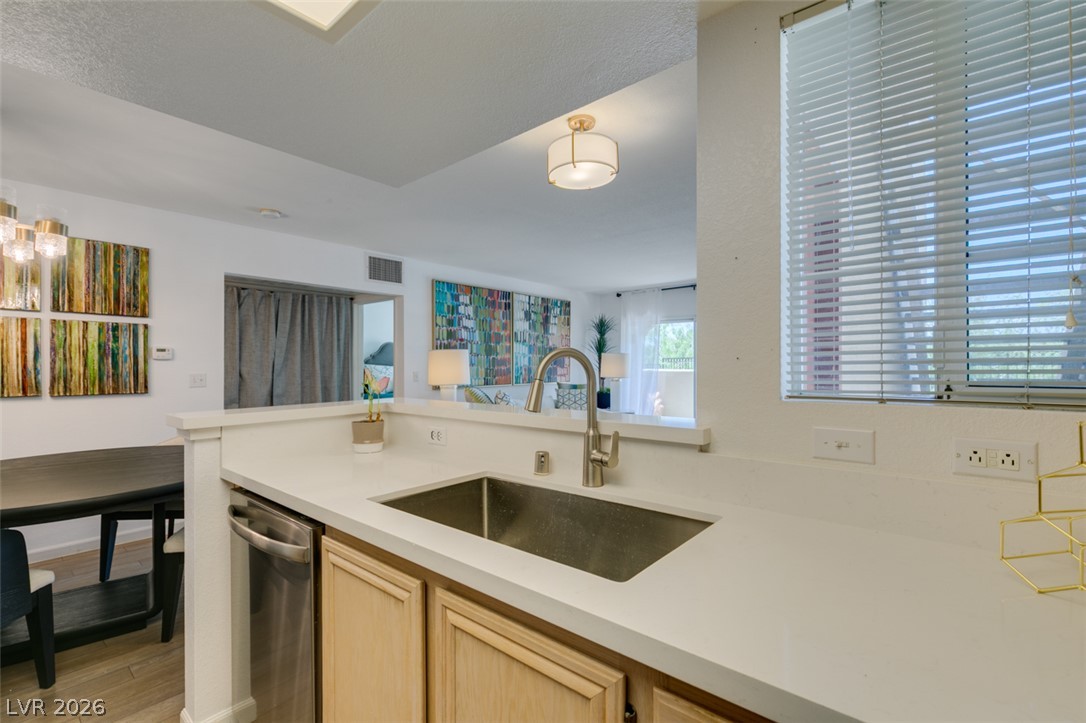 1901 Villa Palms Court 103