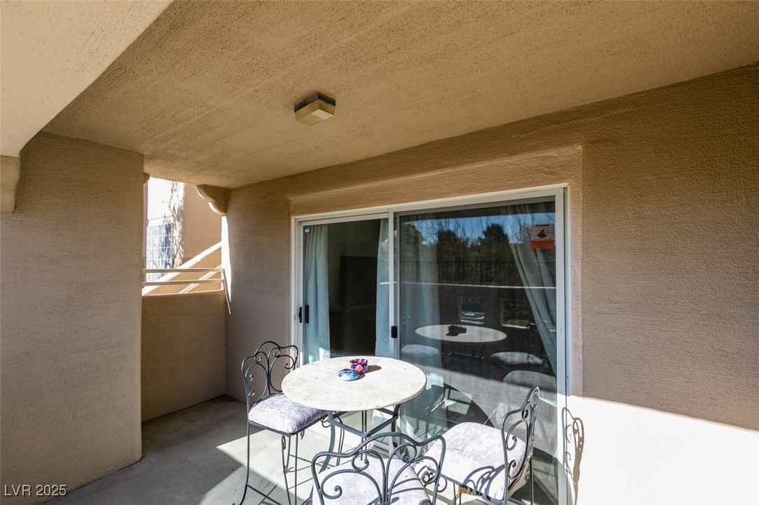 1901 Villa Palms Court 103