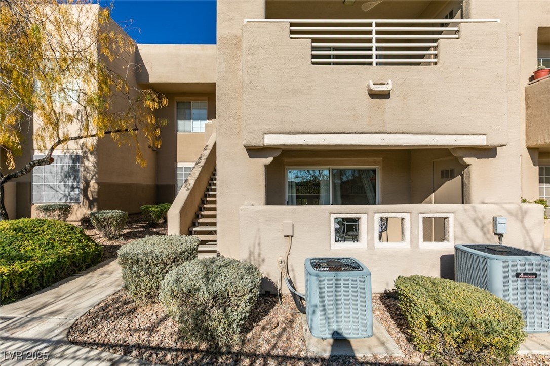 1901 Villa Palms Court 103