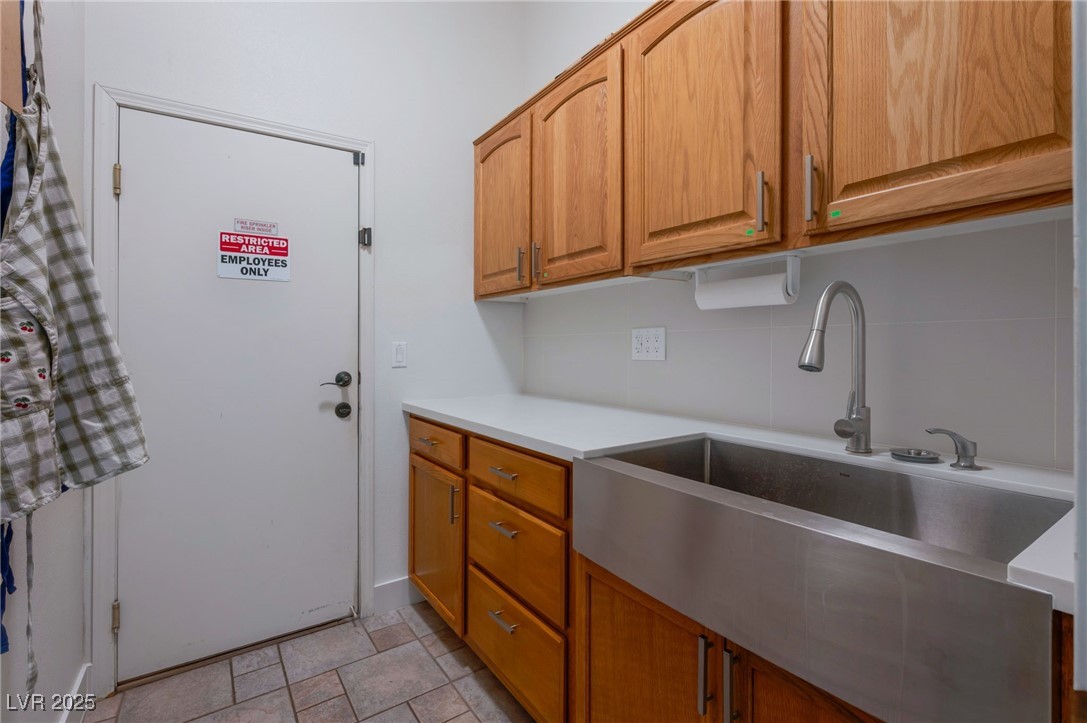 3813 Maverick Street