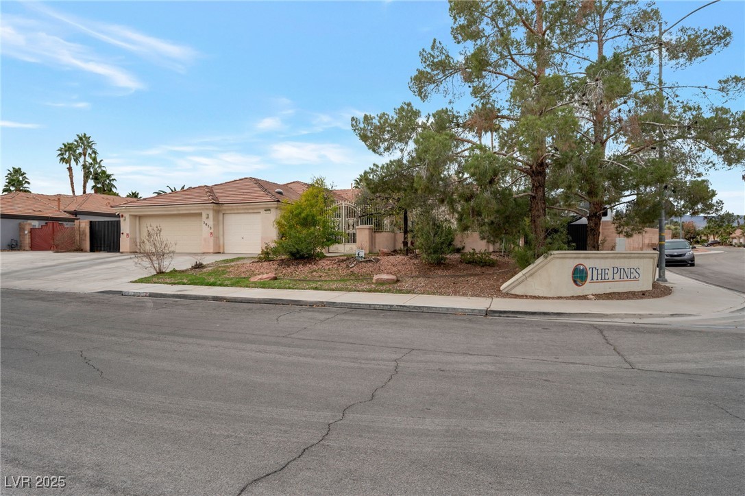 3813 Maverick Street