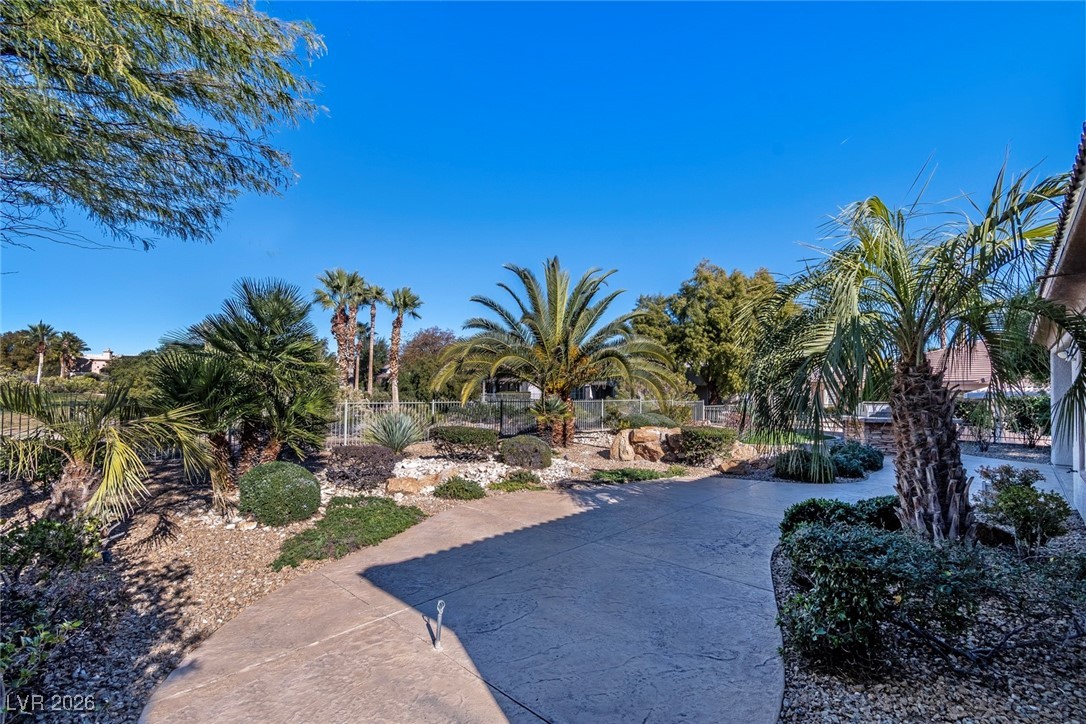 10356 Luna Magico Avenue