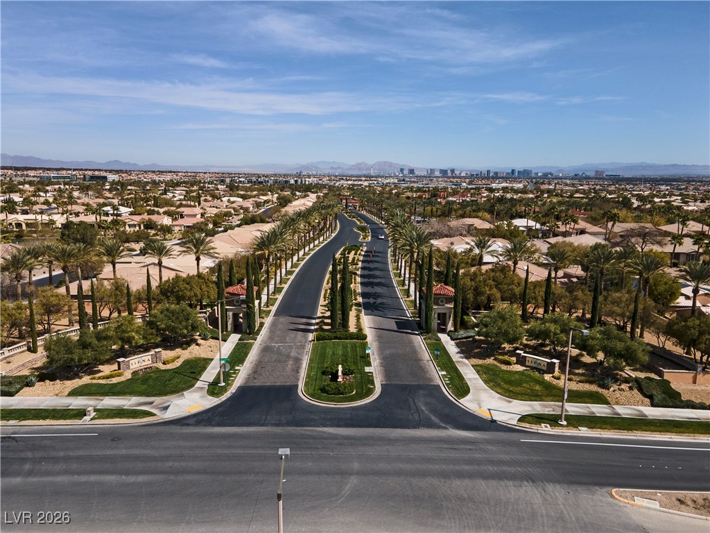 10356 Luna Magico Avenue