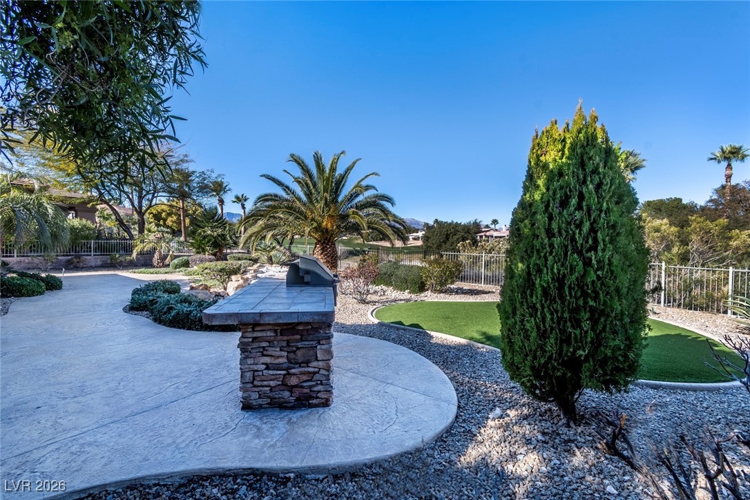 10356 Luna Magico Avenue