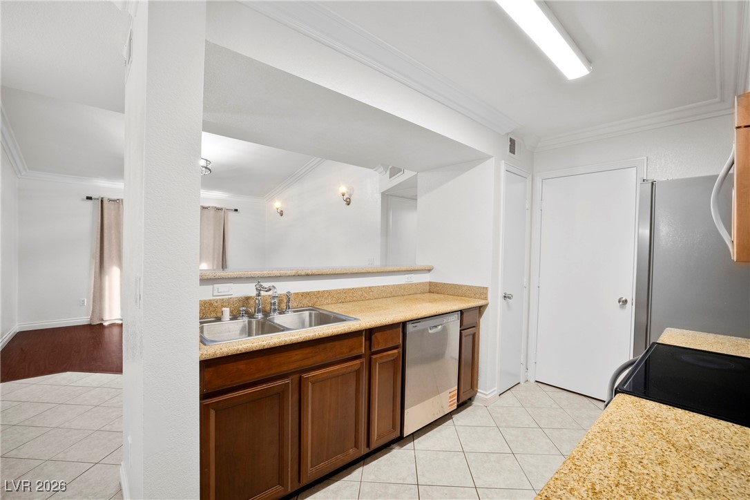 1150 North Buffalo Drive 2012