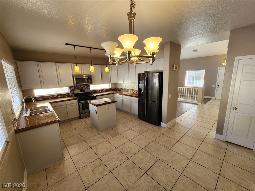 8456 Bandits Bluff Avenue