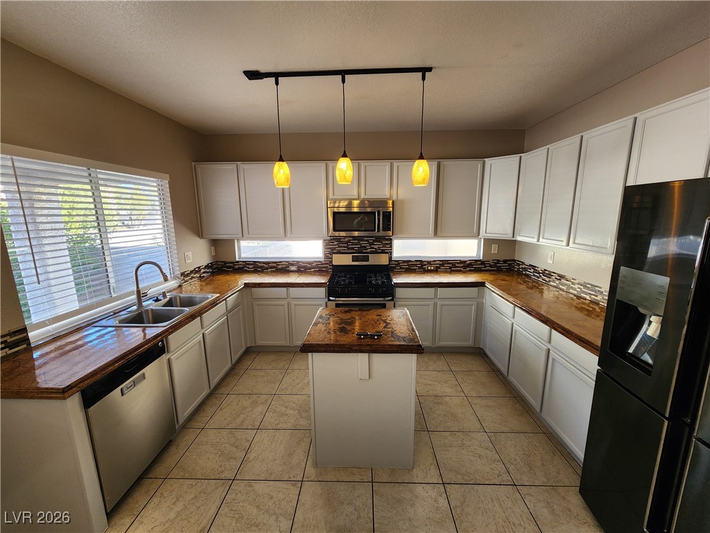 8456 Bandits Bluff Avenue