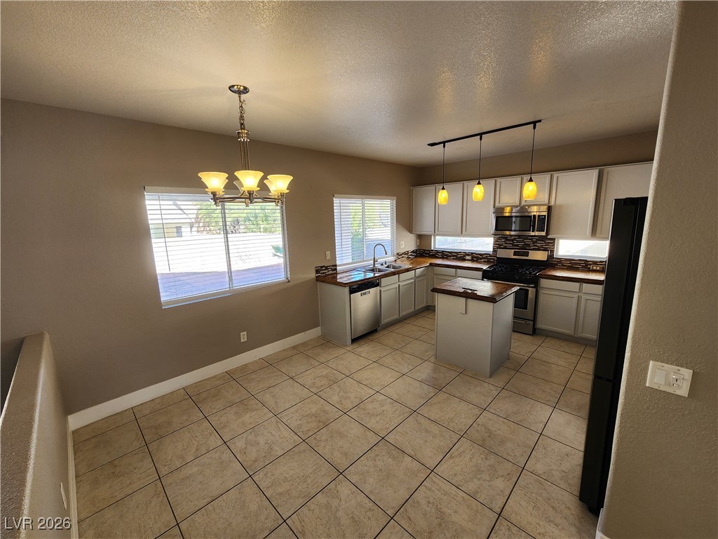 8456 Bandits Bluff Avenue