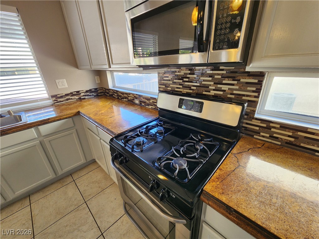 8456 Bandits Bluff Avenue