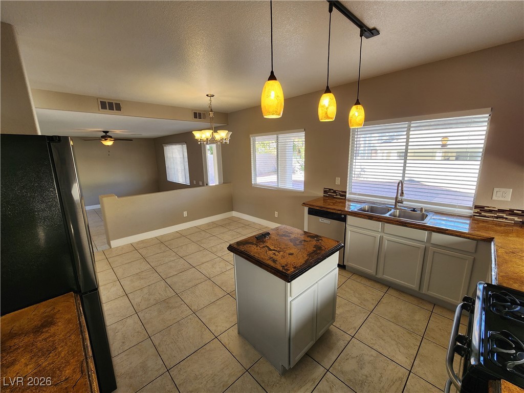 8456 Bandits Bluff Avenue