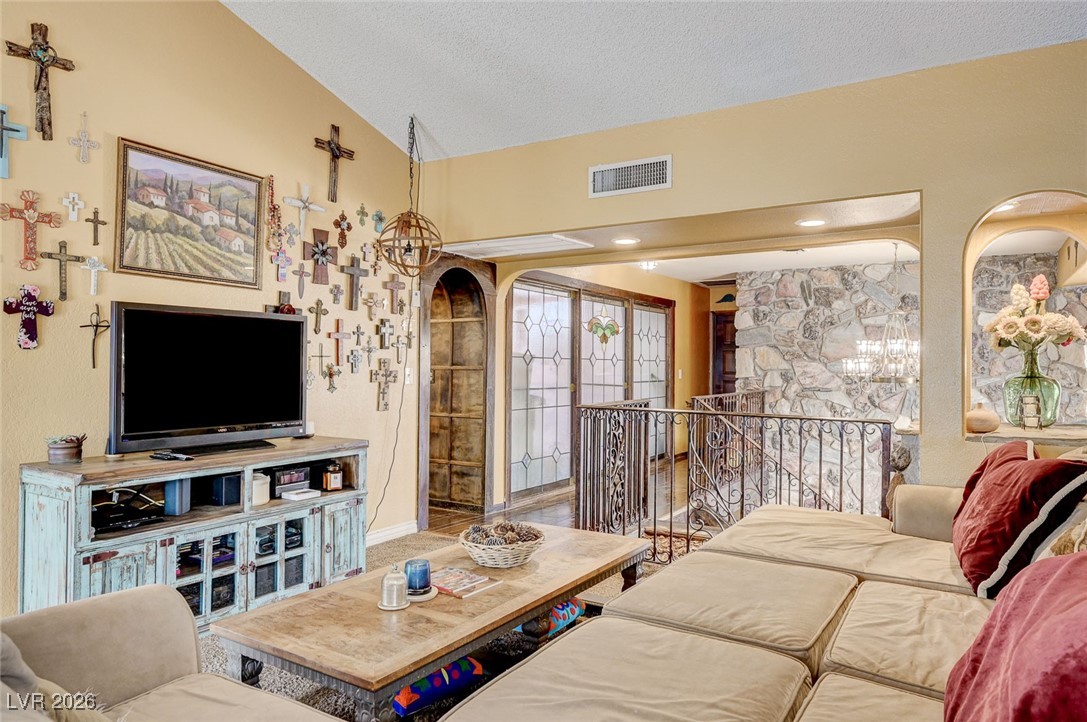 2989 Santa Margarita Street