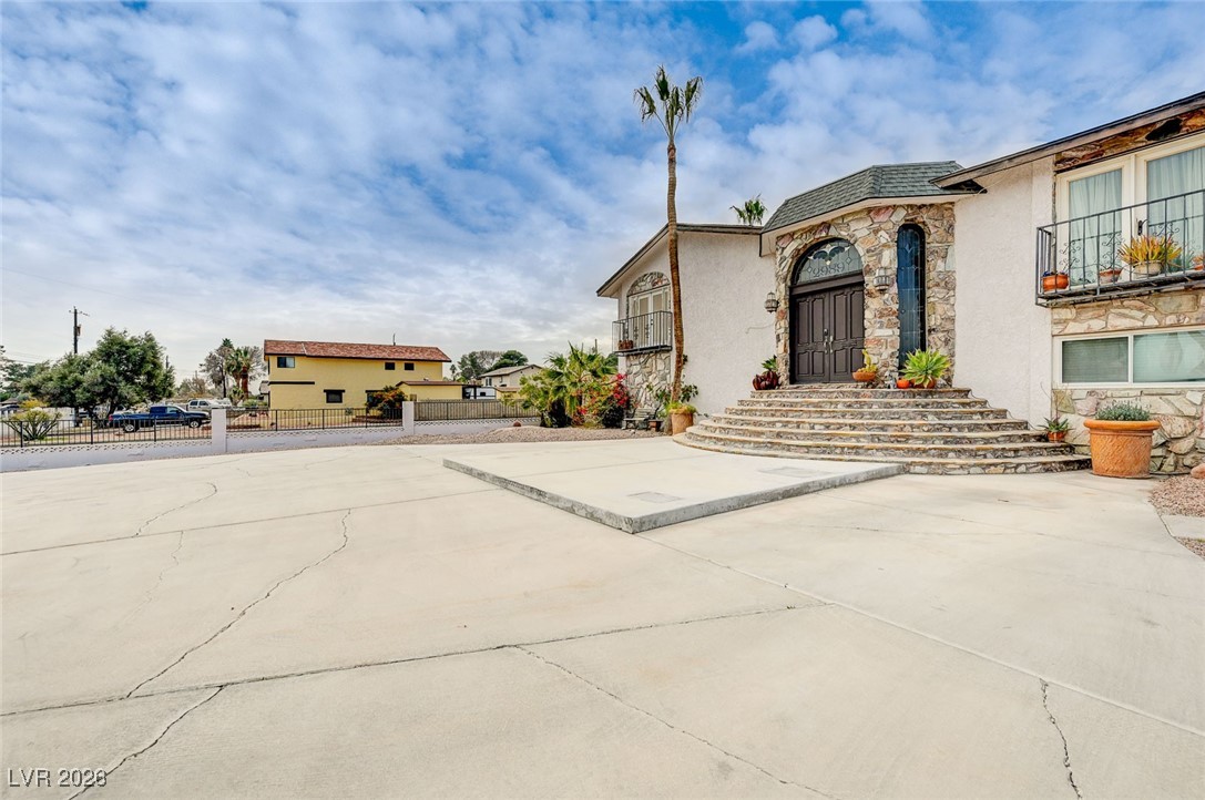 2989 Santa Margarita Street