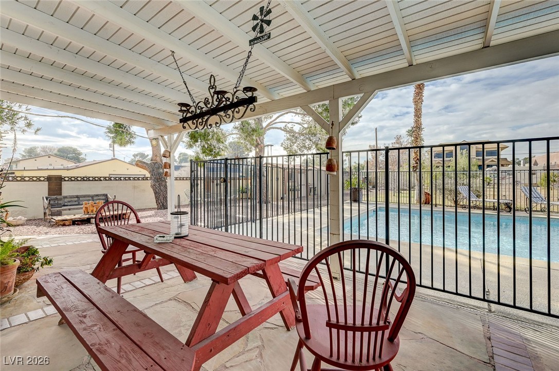 2989 Santa Margarita Street