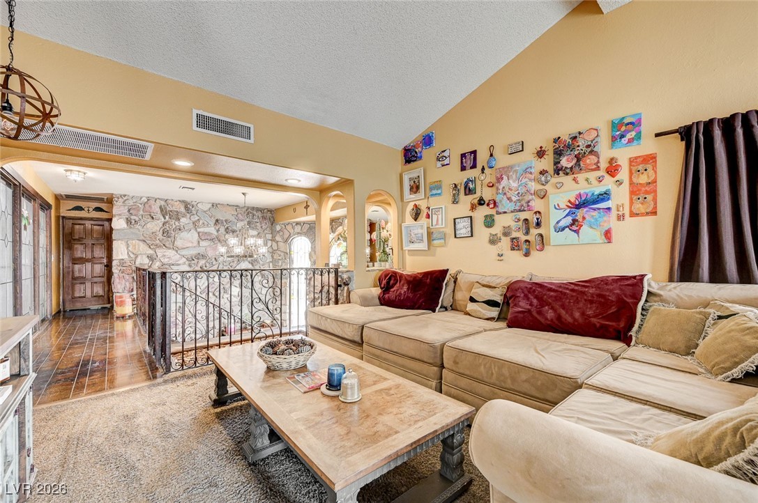 2989 Santa Margarita Street