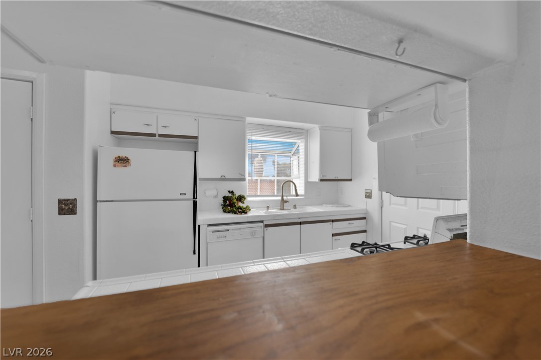 1600 North Torrey Pines Drive 202