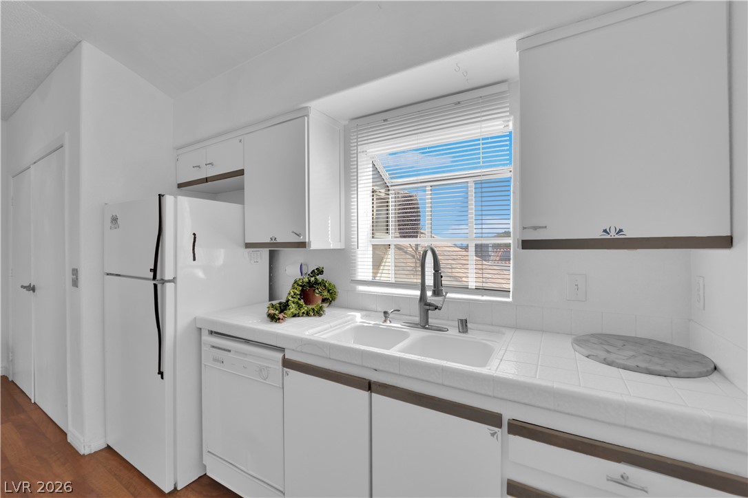 1600 North Torrey Pines Drive 202