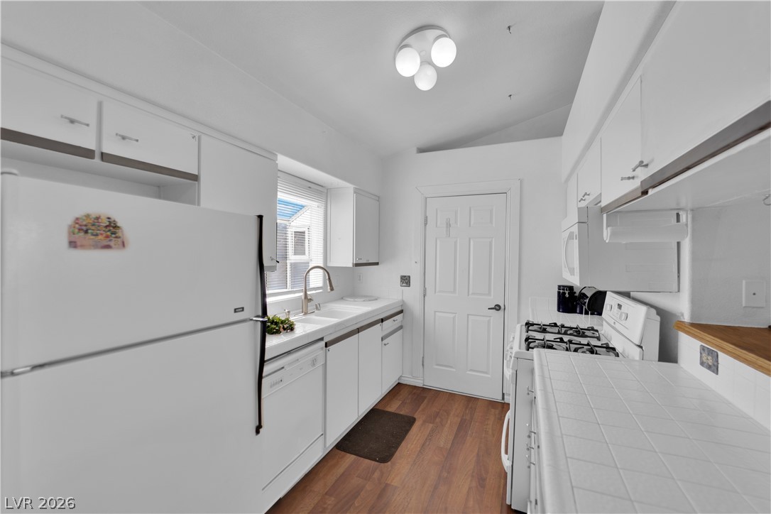 1600 North Torrey Pines Drive 202