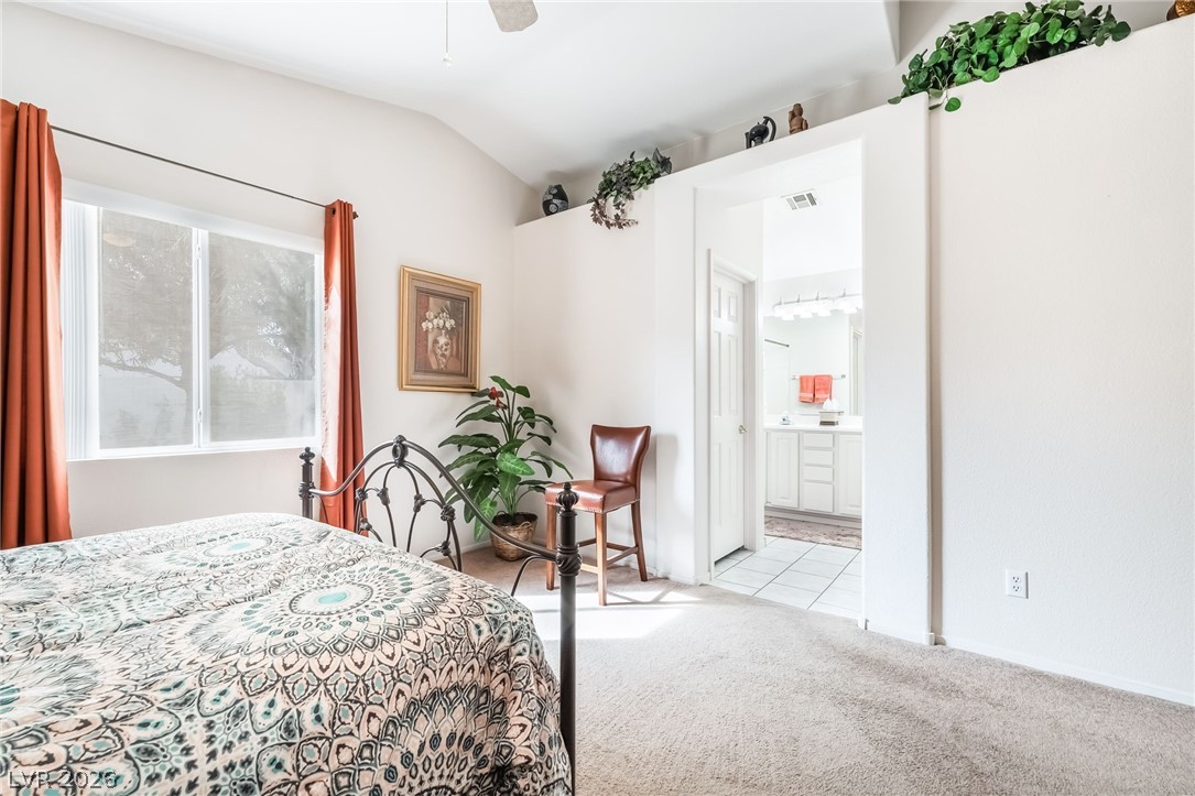 5569 Johnny Holiday Street