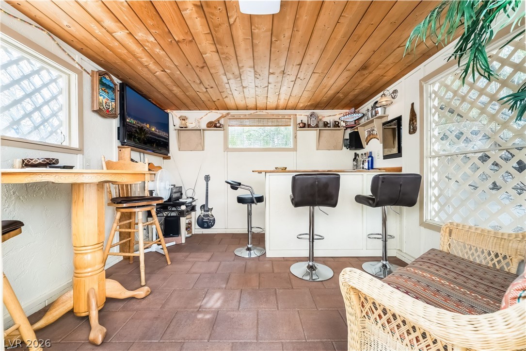 5569 Johnny Holiday Street