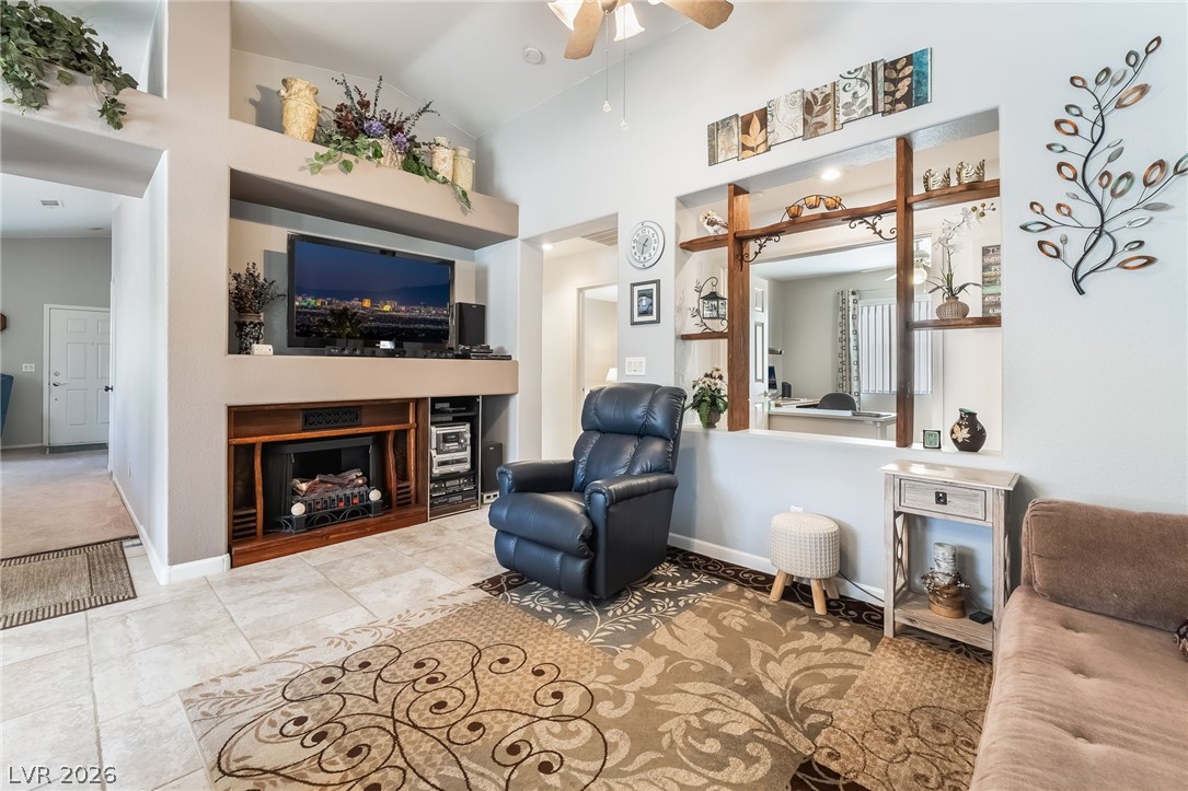 5569 Johnny Holiday Street