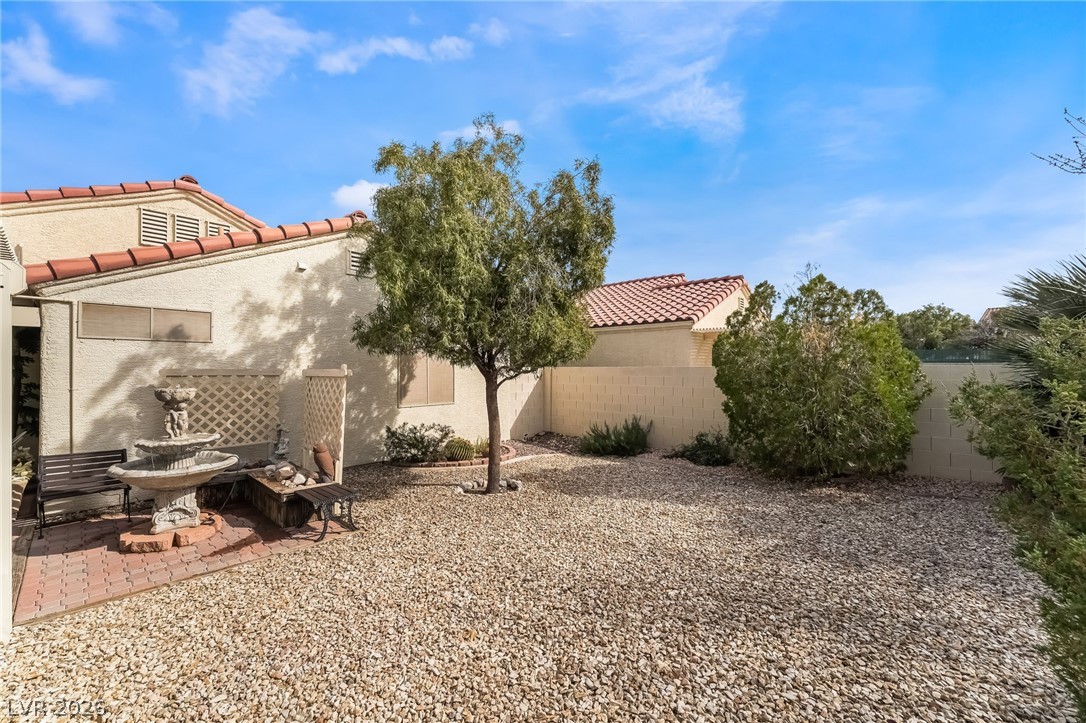 5569 Johnny Holiday Street