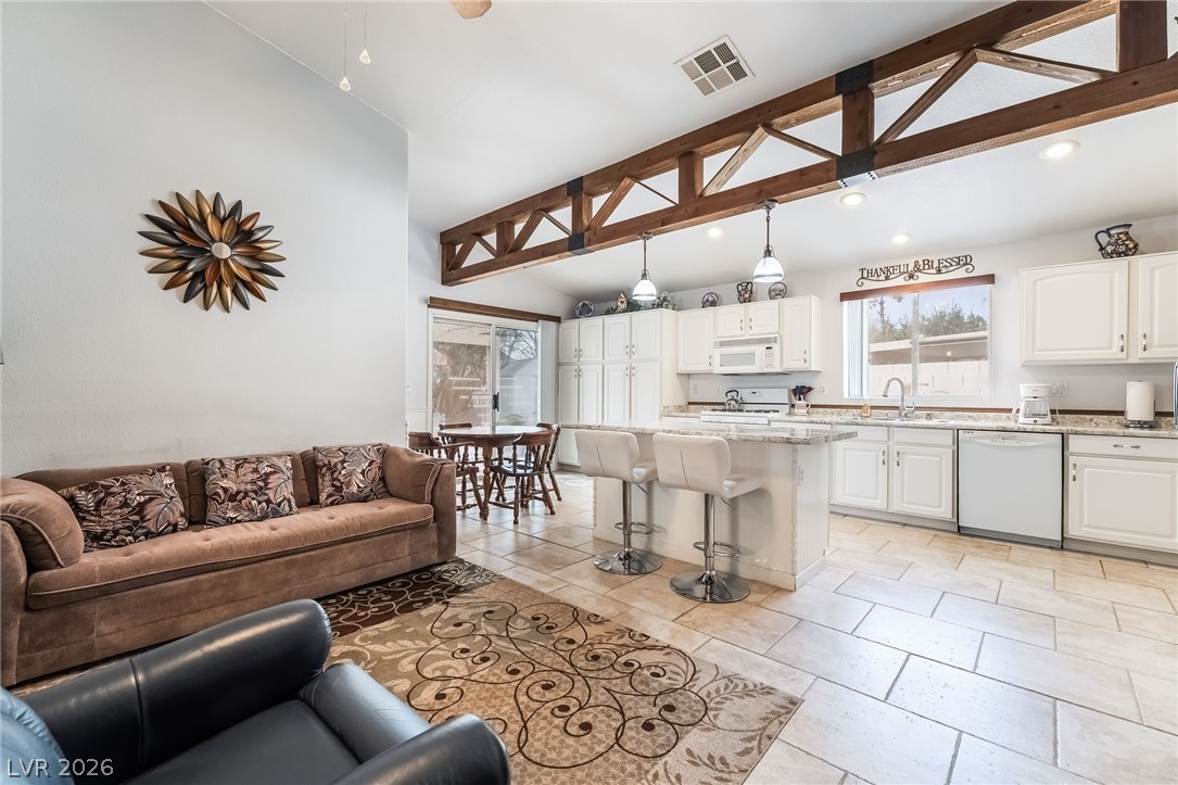 5569 Johnny Holiday Street