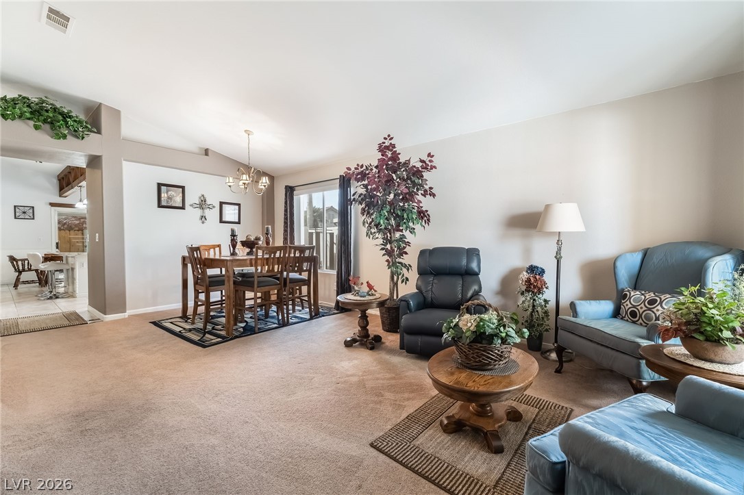 5569 Johnny Holiday Street