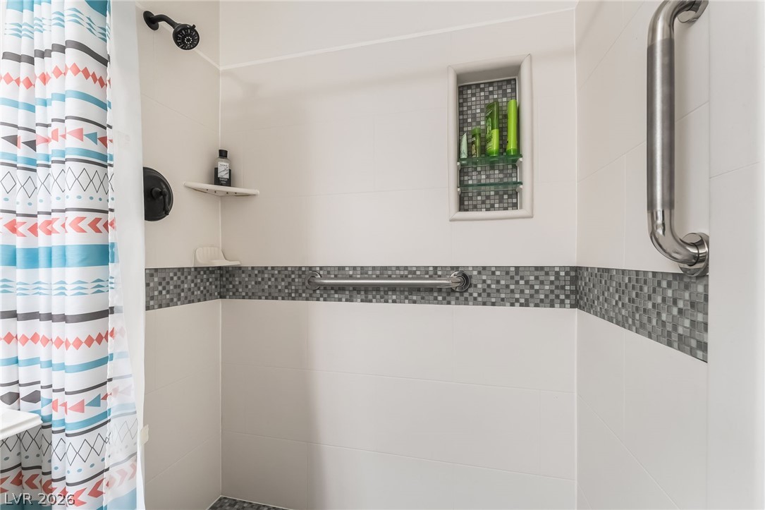 5569 Johnny Holiday Street