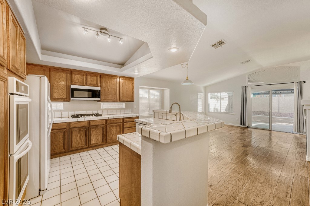 9529 Mountainair Avenue