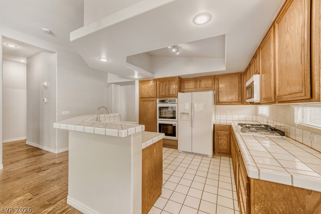 9529 Mountainair Avenue