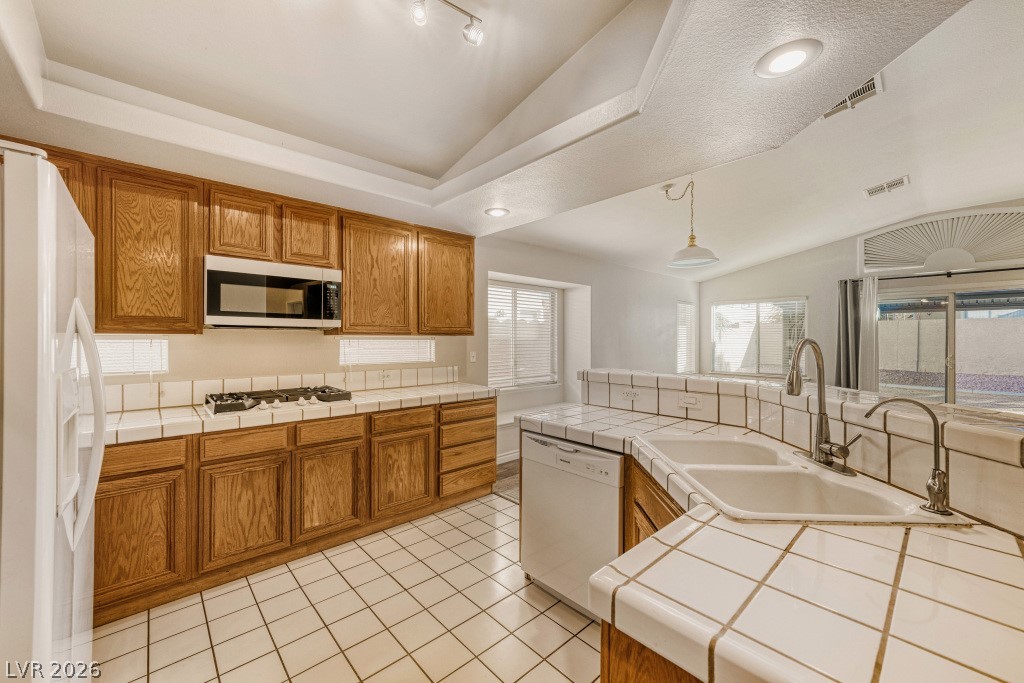 9529 Mountainair Avenue