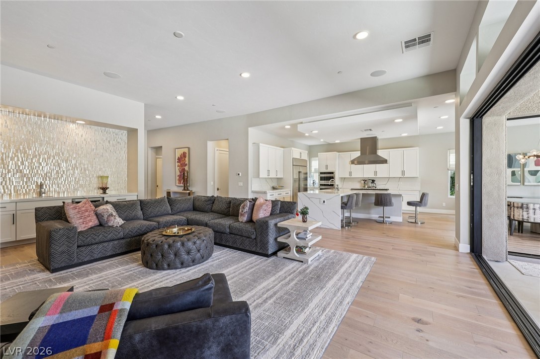 461 Vista Sunset Avenue