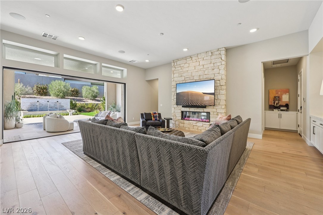 461 Vista Sunset Avenue