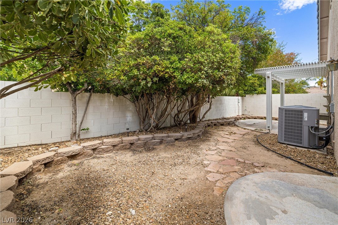 9752 LOST COLT Circle