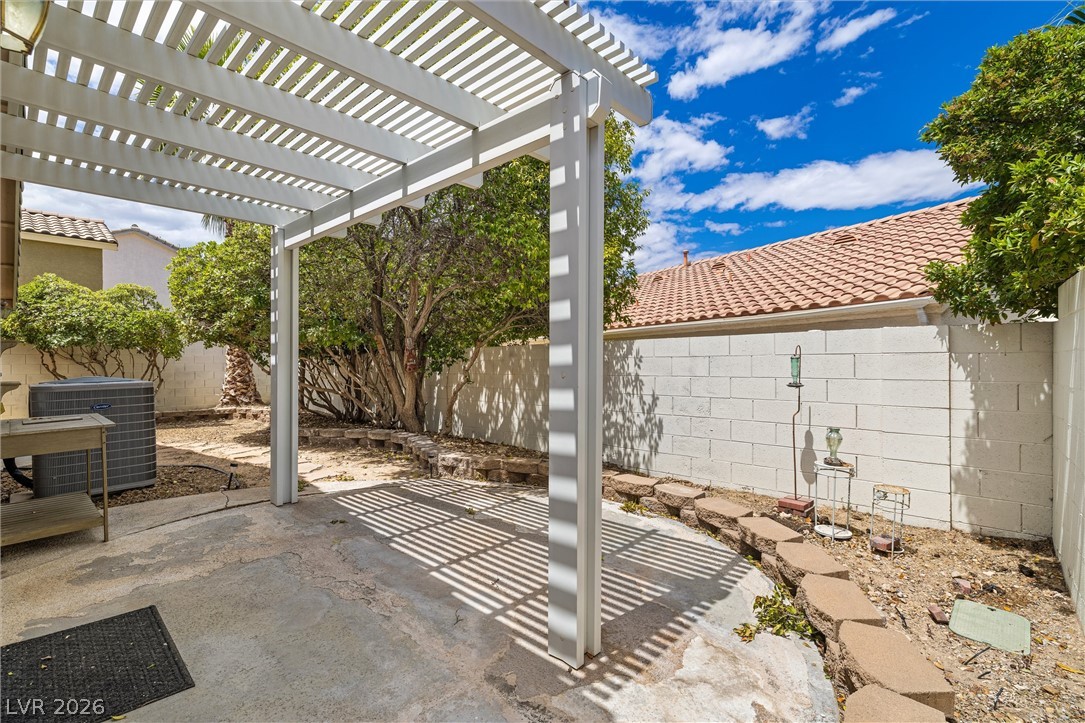 9752 LOST COLT Circle