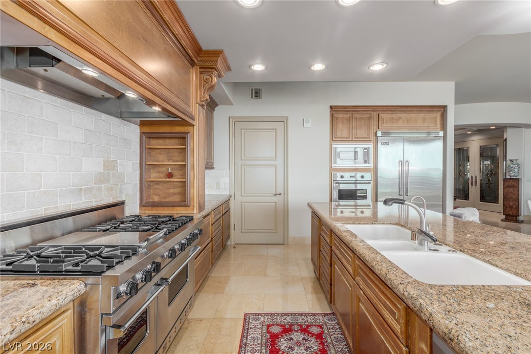 9101 Alta Drive 203