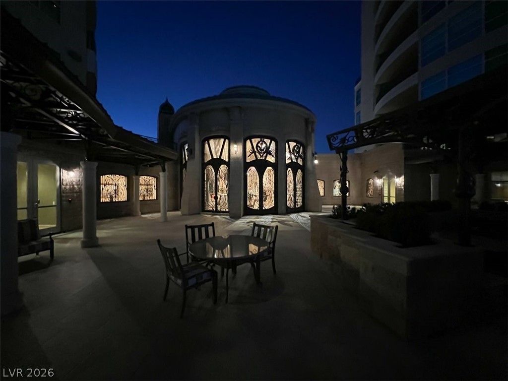 9101 Alta Drive 203