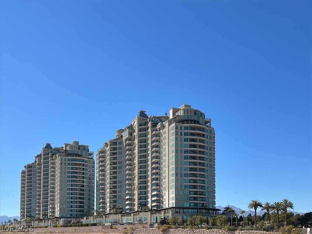 9101 Alta Drive 203