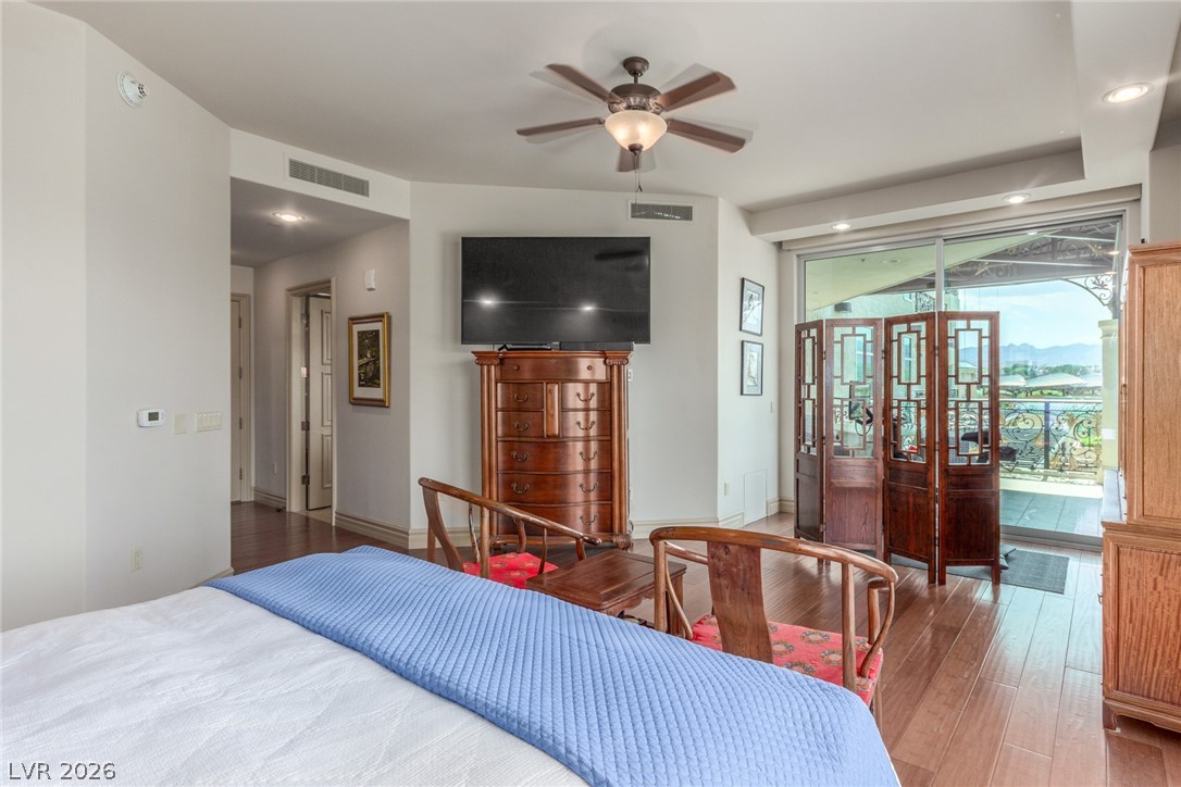 9101 Alta Drive 203