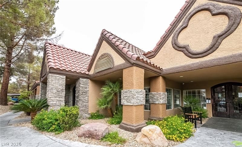 2200 South Fort Apache Road 1073