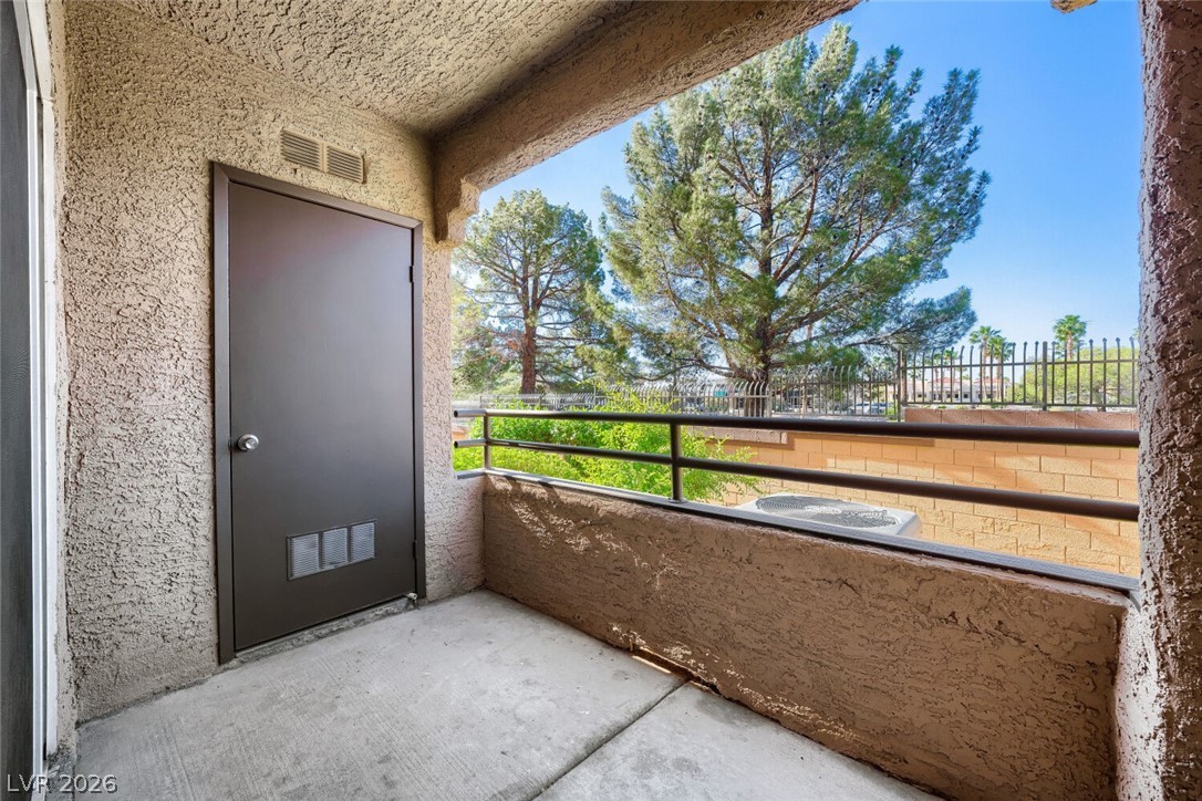 2200 South Fort Apache Road 1073