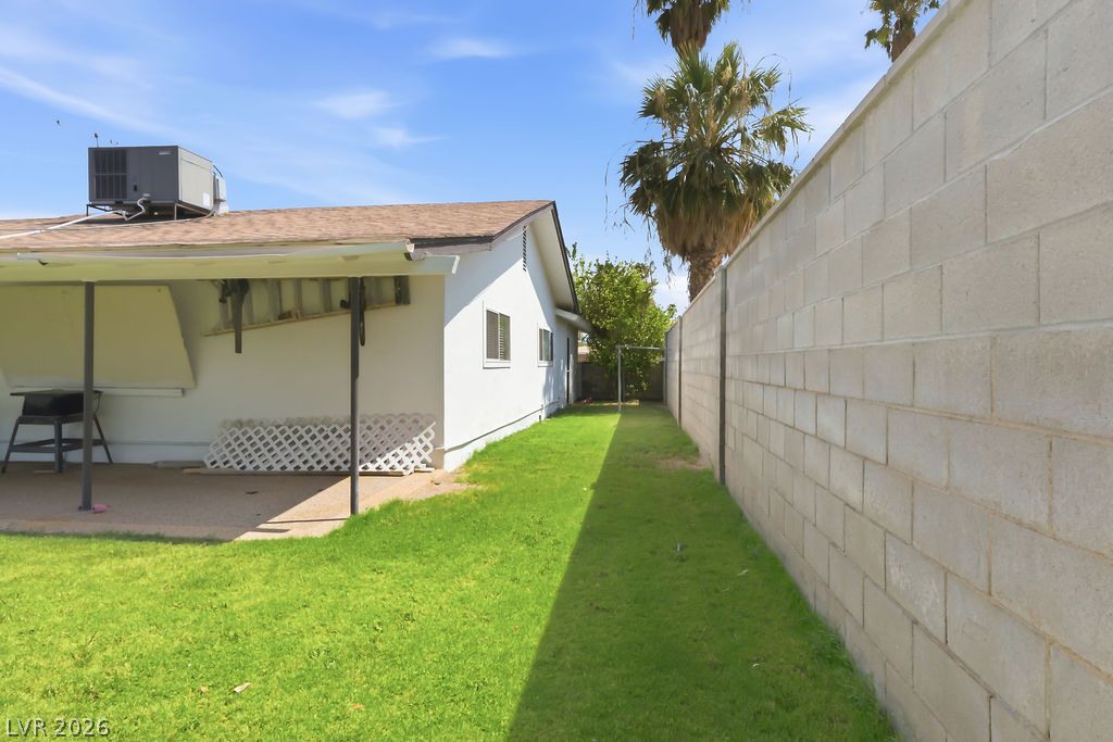 551 East Oakey Boulevard