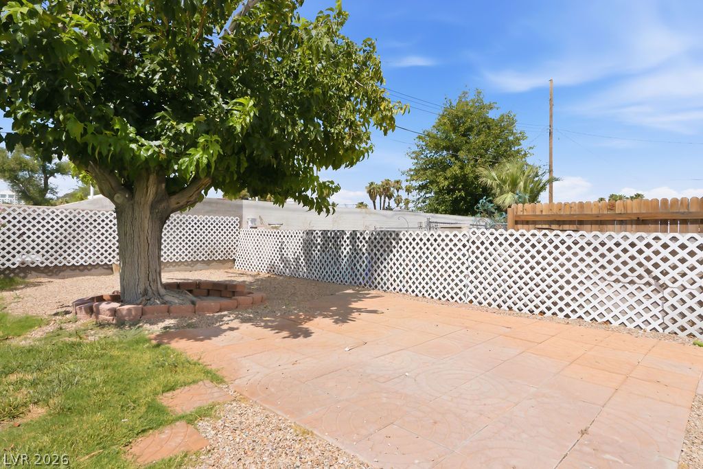 551 East Oakey Boulevard
